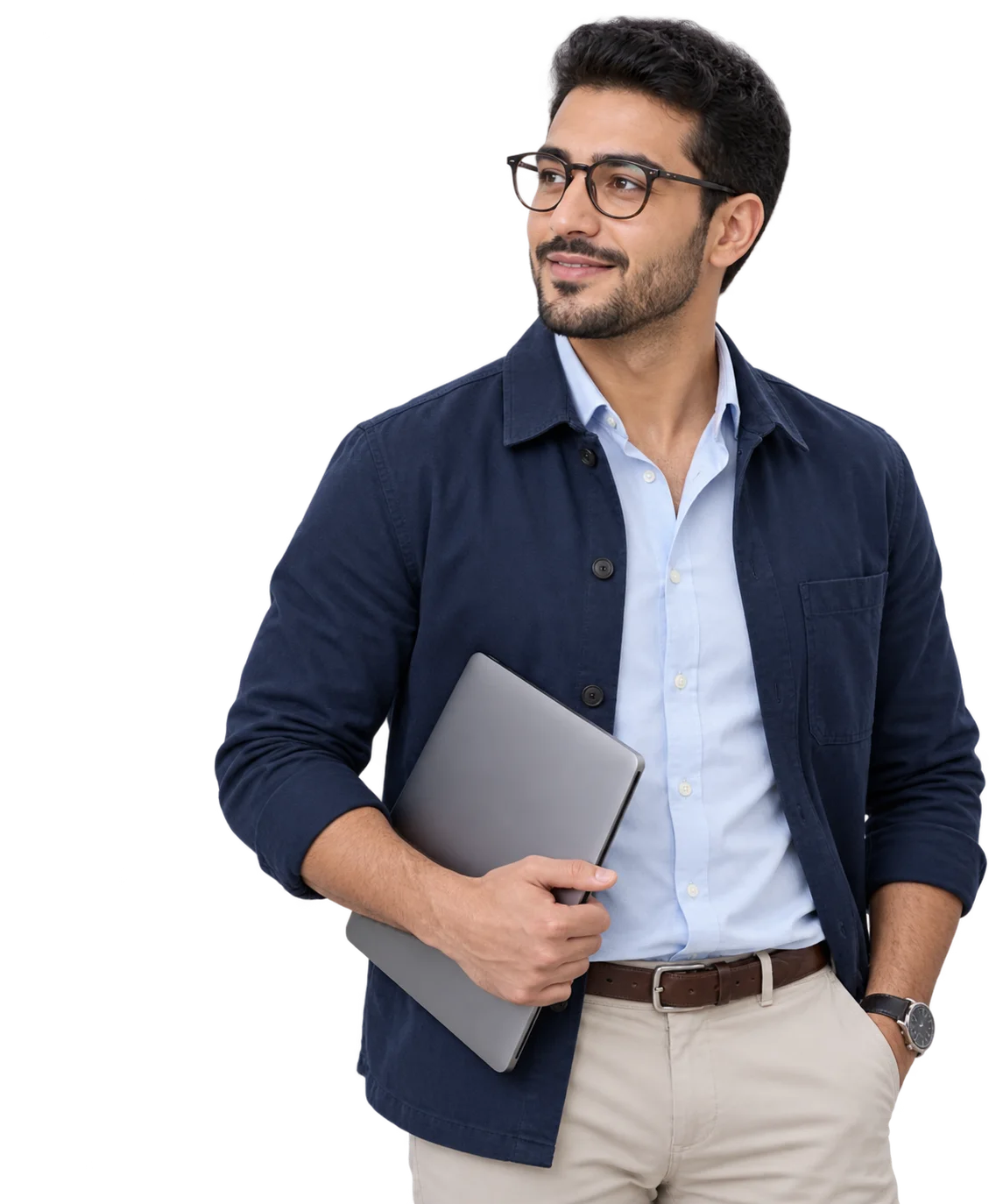 Professionnel en tenue smart casual suivant une formation supérieure en cours du soir